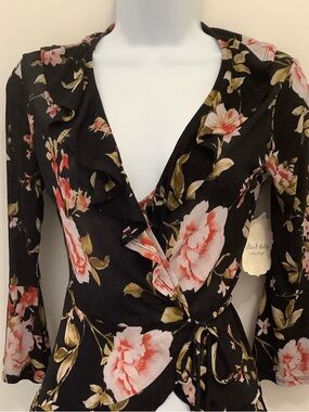 NWT Altar’d State black floral wrap top❤️❤️❤️❤️